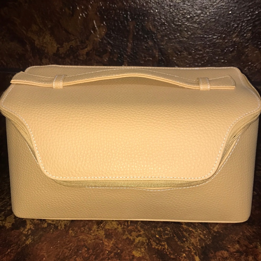 Estée Lauder makeup bag